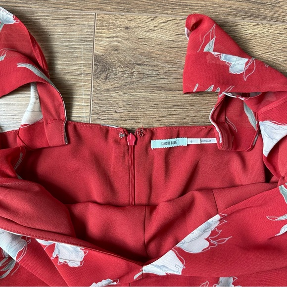 Urban Outfitters Kimchi Blue Floral Red & White Flowy Romper Size 0 - Picture 4 of 8